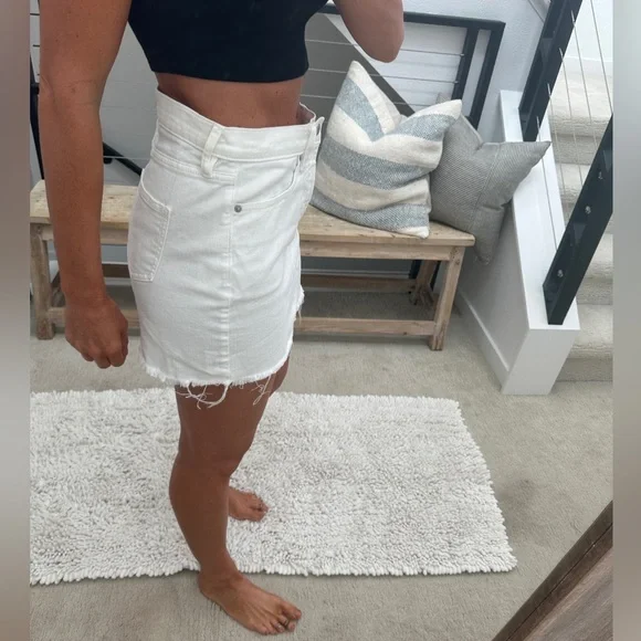 Calvin Klein White Denim Mini Skirt High Rise Frayed Hem Summer | Size 26 - Picture 5 of 13